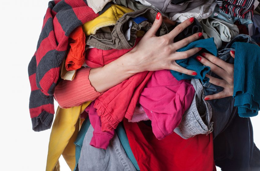  Quần áo của bạn có thể mặc đi mặc lại bao lần trước khi giặt? Câu trả lời đây này!